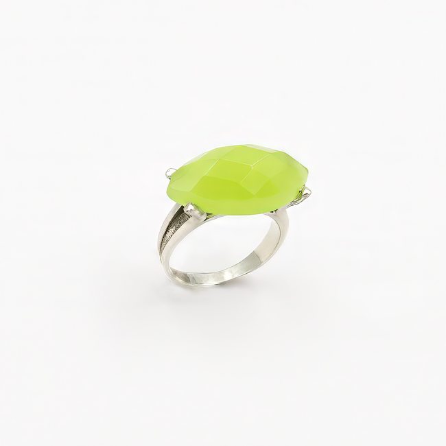 טבעת כסף משולבת עם אופליט בגוון של ליים