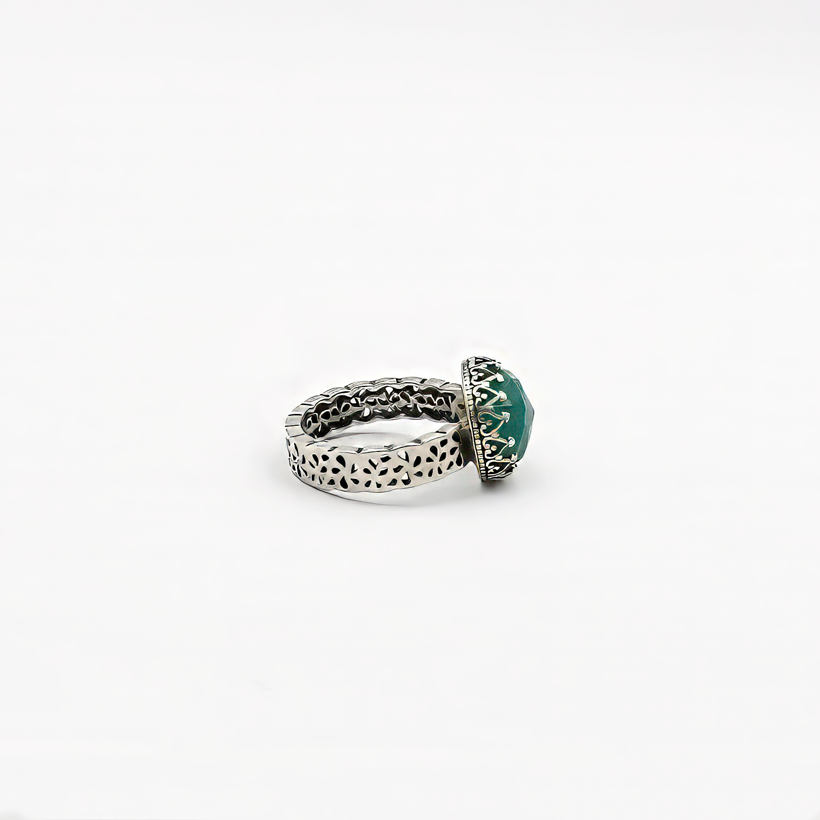 טבעת כסף בשלוב אבני אופליט ירוקה