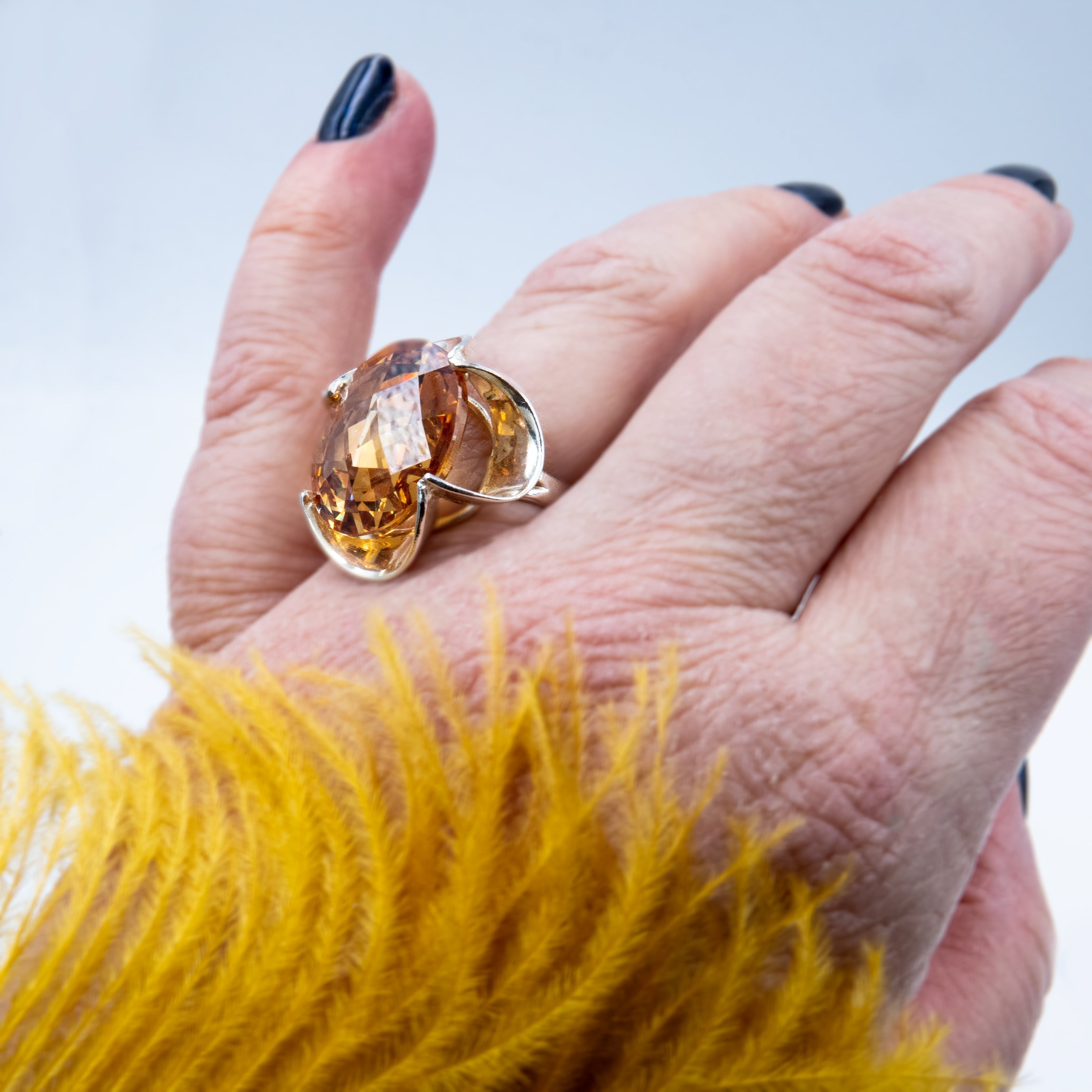 טבעת כסף עם קריסטל בגוון של סיטרין