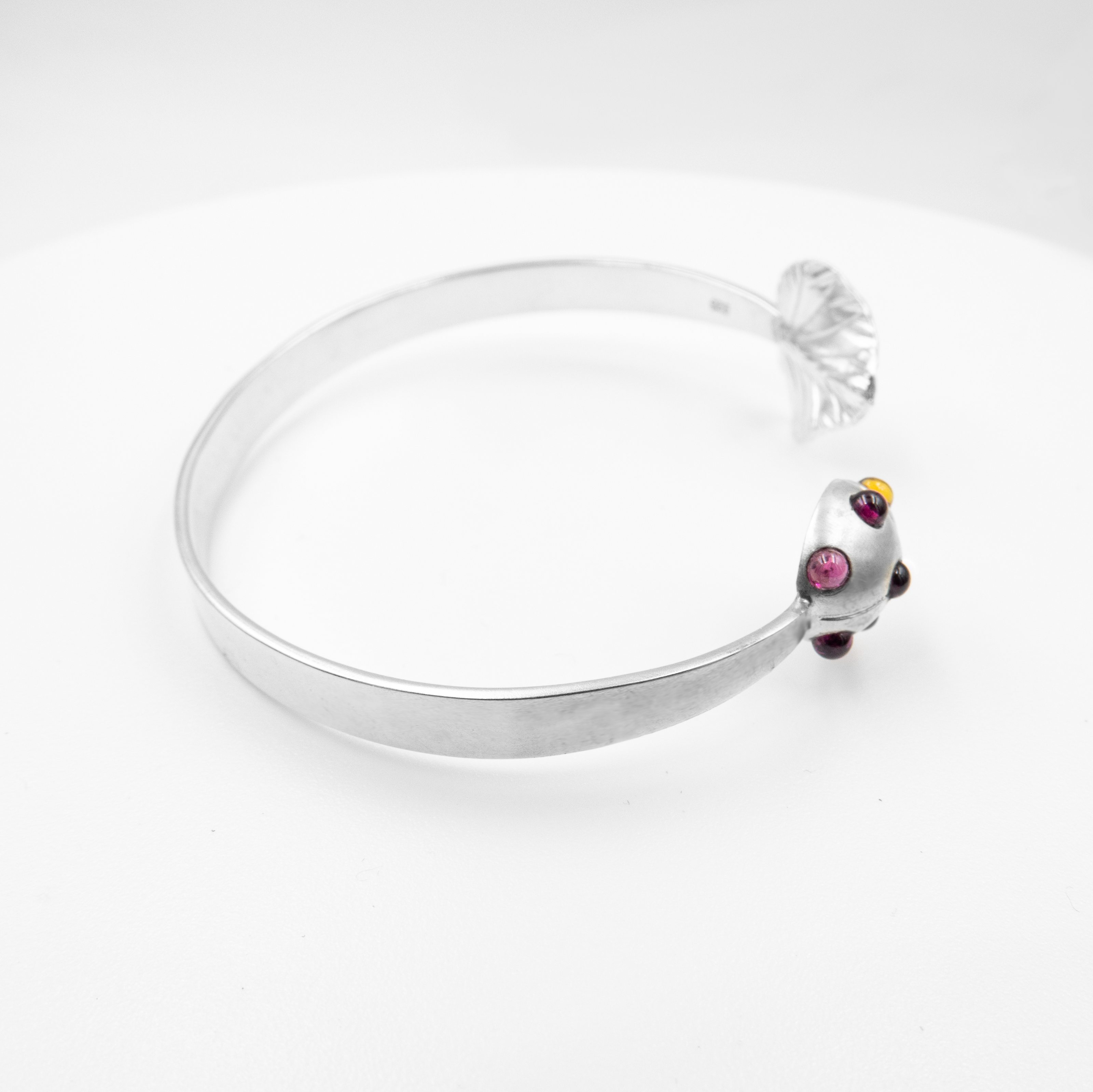 צמיד חיפושית