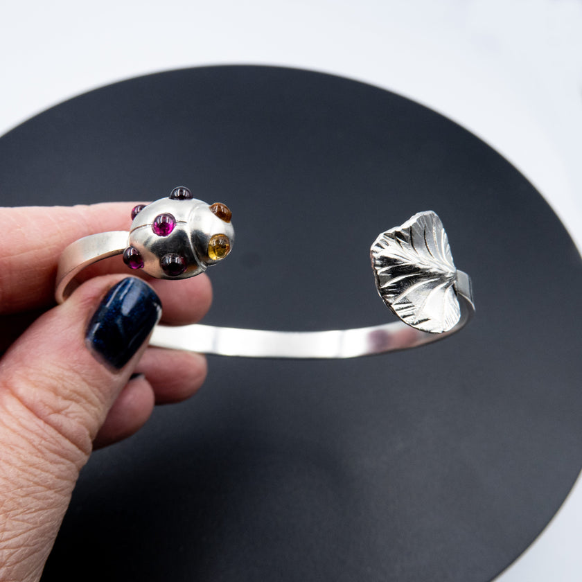 צמיד חיפושית