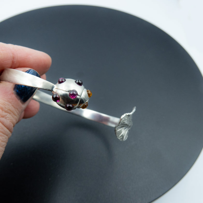 צמיד חיפושית