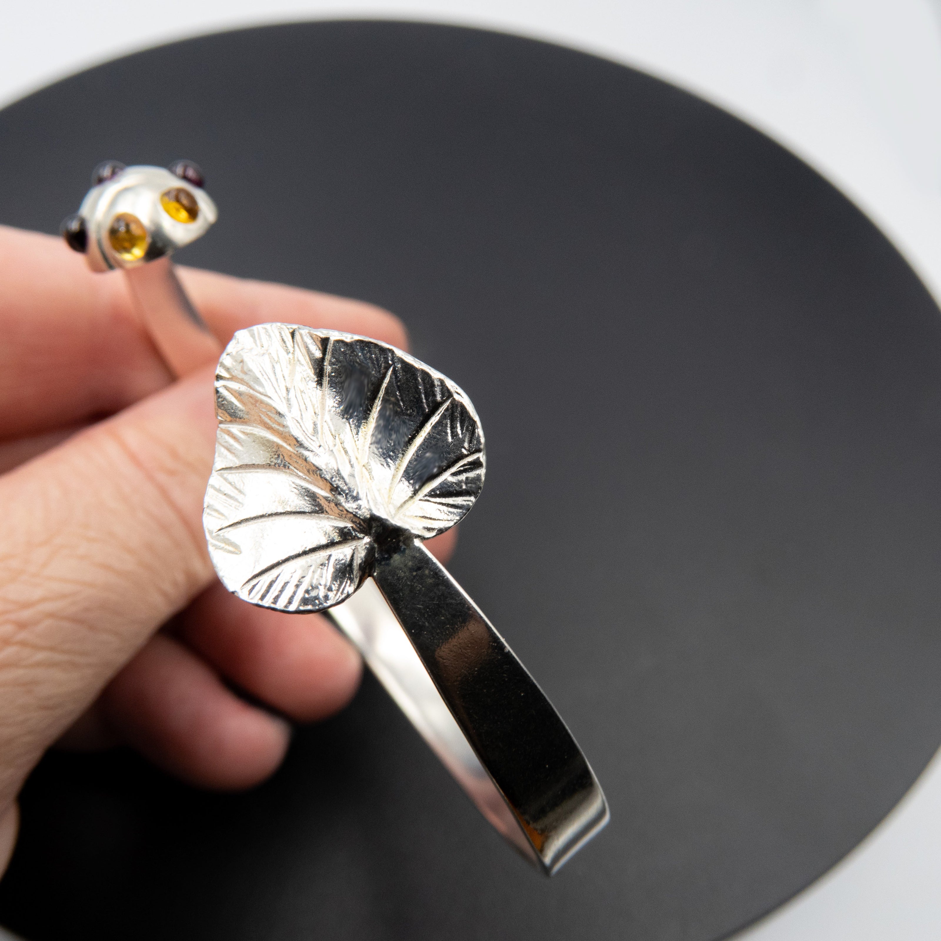 צמיד חיפושית