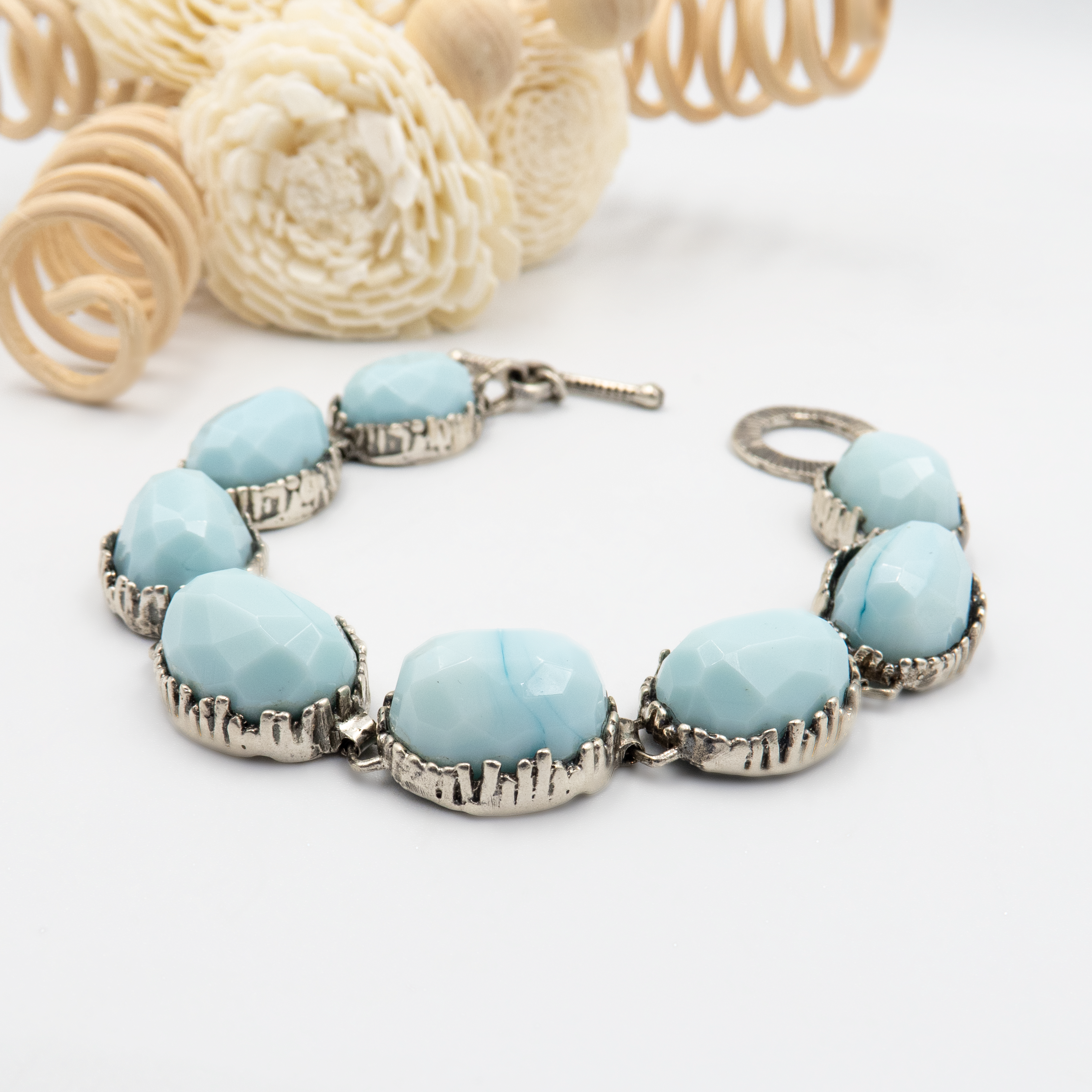 צמיד כסף עם אופליט כחול-לבן  יוקרתי בעבודת יד