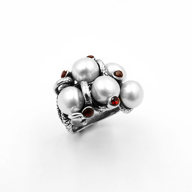 Silver ring with pearl
