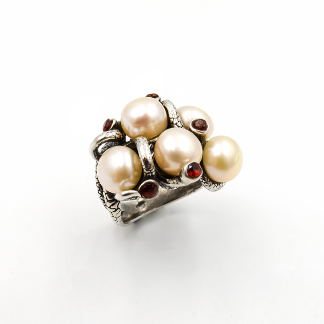 Silver ring with pearl