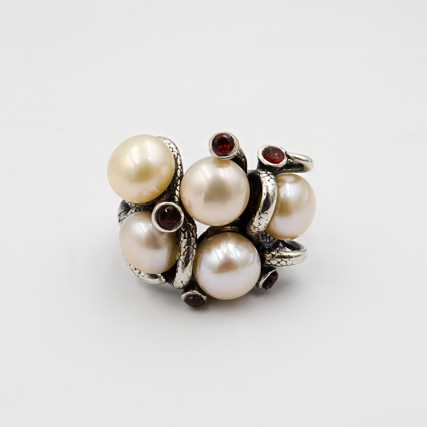 טבעת כסף עם גרנטים פנינים בגוון אפרסק