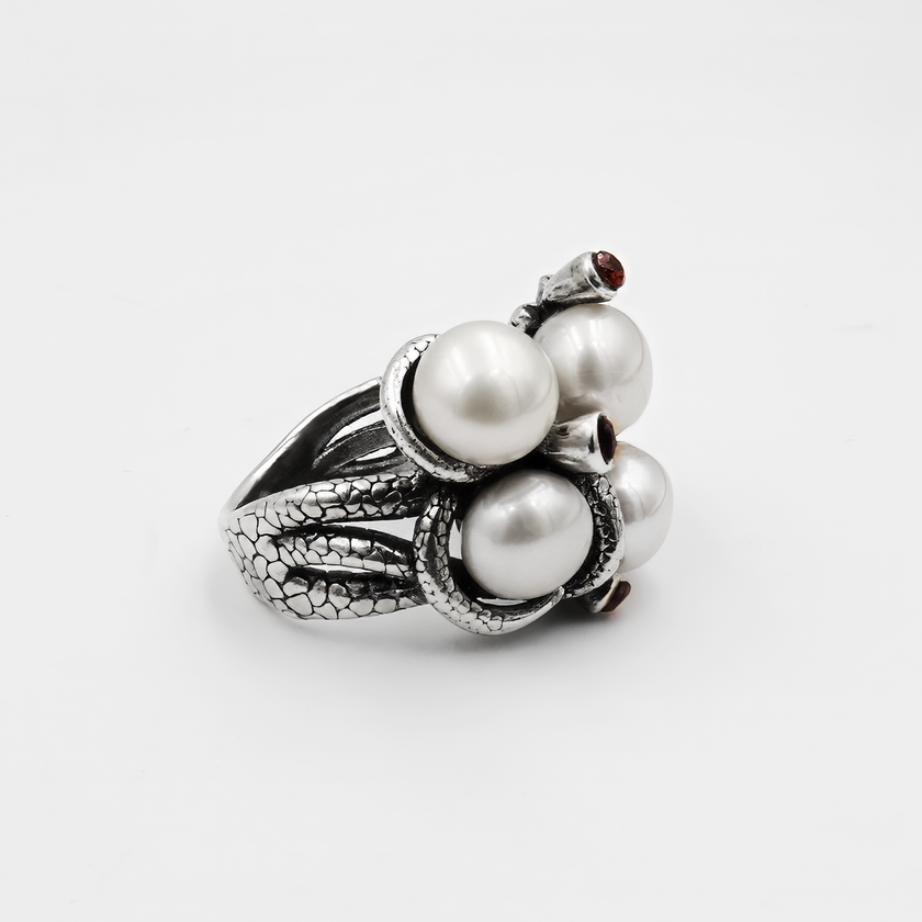 טבעת כסף עם גרנטים פנינים אפורות