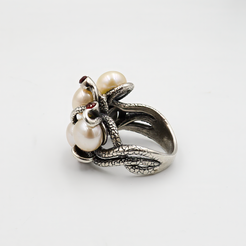 טבעת כסף עם גרנטים פנינים בגוון אפרסק