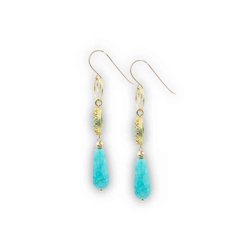 עגילים בעבודת יד מכסף סטרלינג עם שילוב של אופליט ירוק ואמזונייט טבעי
עגילים שמשדרים שקט פנימי וחיבור לאדמה. הצבעים משתלבים בהרמוניה – גווני ירוק־מנטה וטורקיז רך – ומודגשים על רקע הכסף הנקי. מתנה מדויקת לאוהבות תכשיטים עם עומק ורוך.