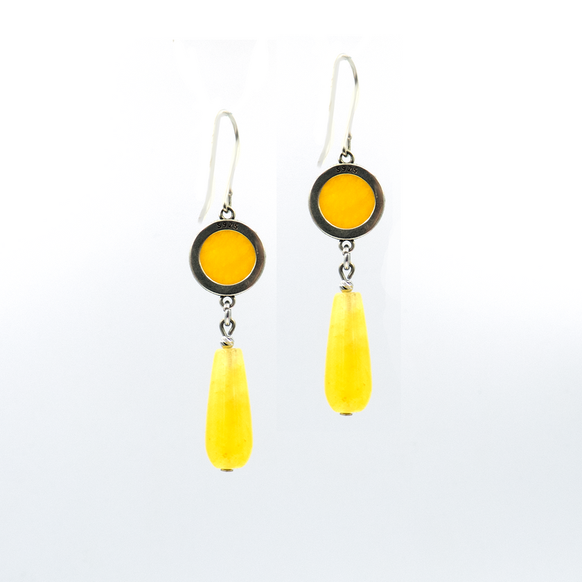 עגילים עדינים מכסף סטרלינג עם אגת צהובה – מתנה עם משמעות ואור
עגילים מלאי אופי, שמשלבים טבע עם מראה מודרני נקי. האבן הצהובה מסמלת בהירות, שלווה והתחלה חדשה. מתאימים כמתנה לחברה אהובה, ליום הולדת, או כפינוק אישי שיזכיר לך את האור הפנימי שלך.

