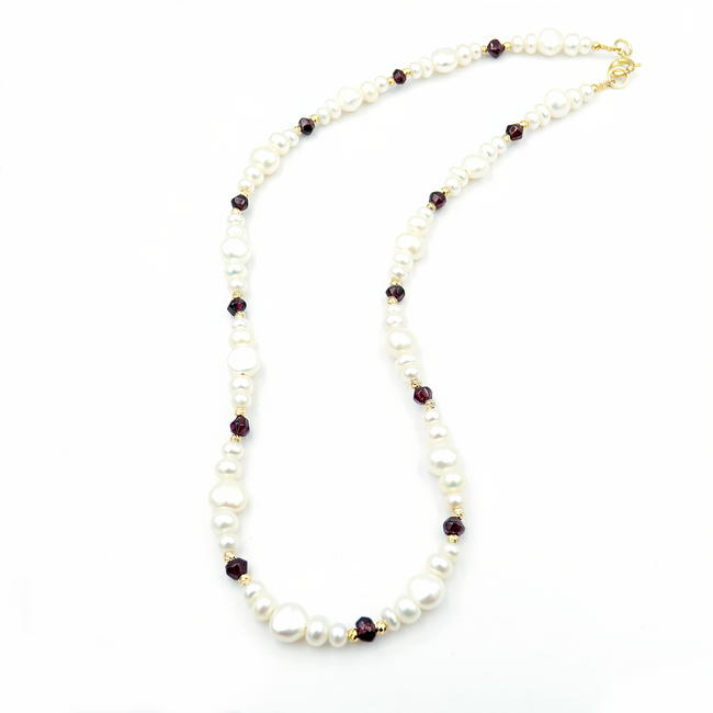 Fashionable necklace with pearls and garnet Della