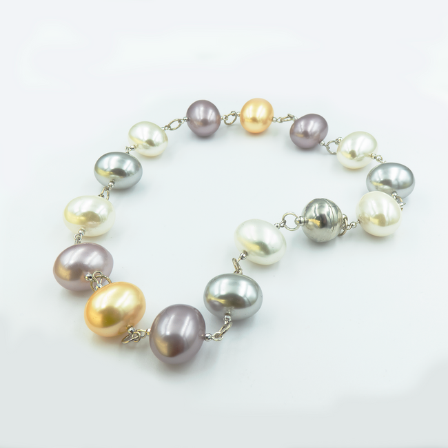 Colorful pearl necklace