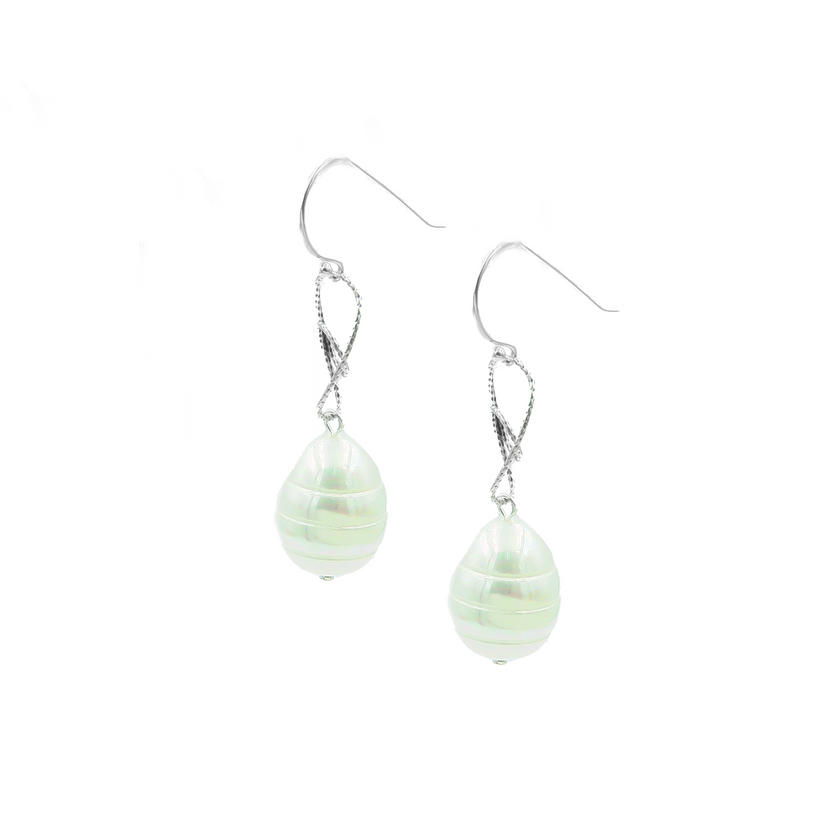 Silver earrings with a pearl in the shape of a drop