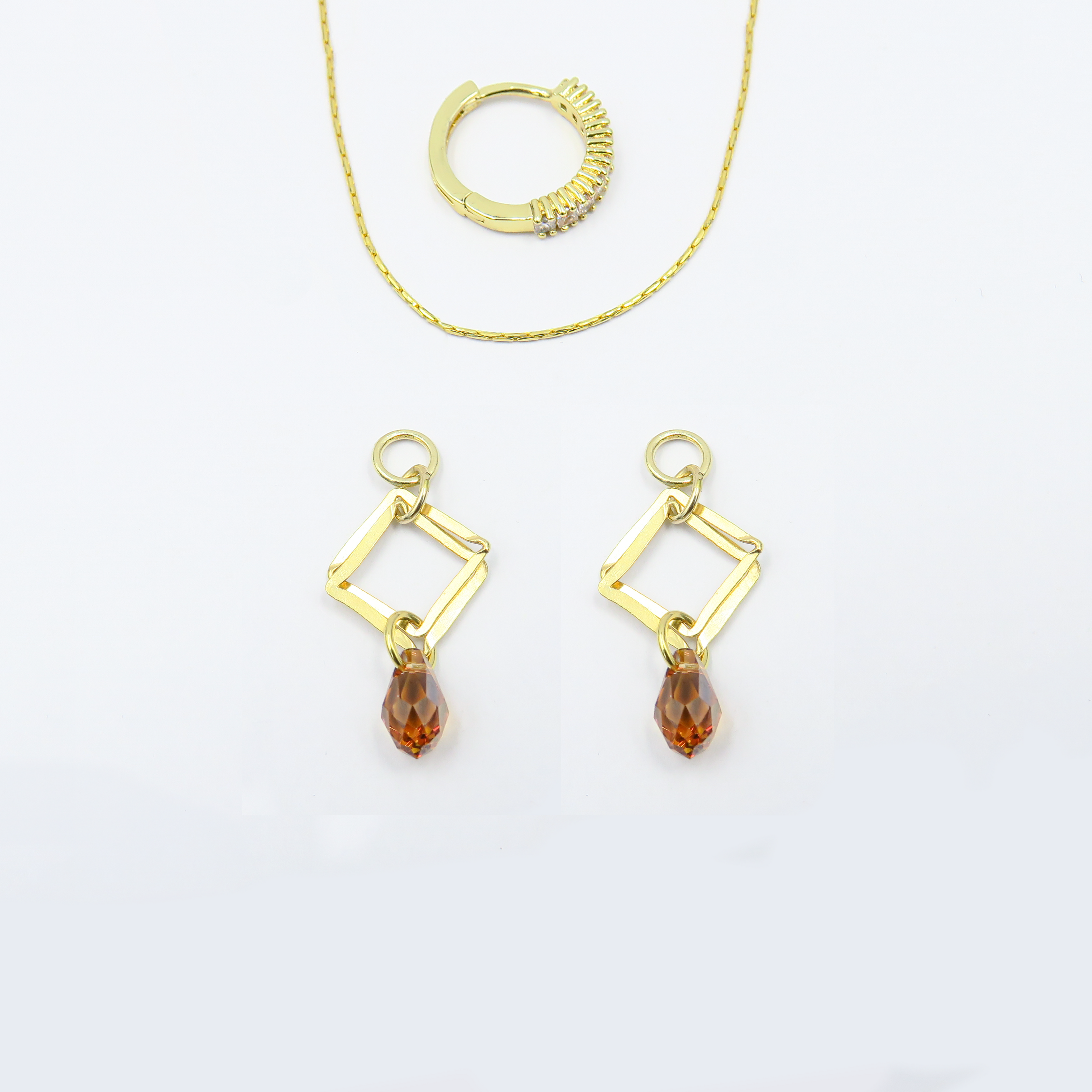 עגילים עם צ'ארים - טיפה