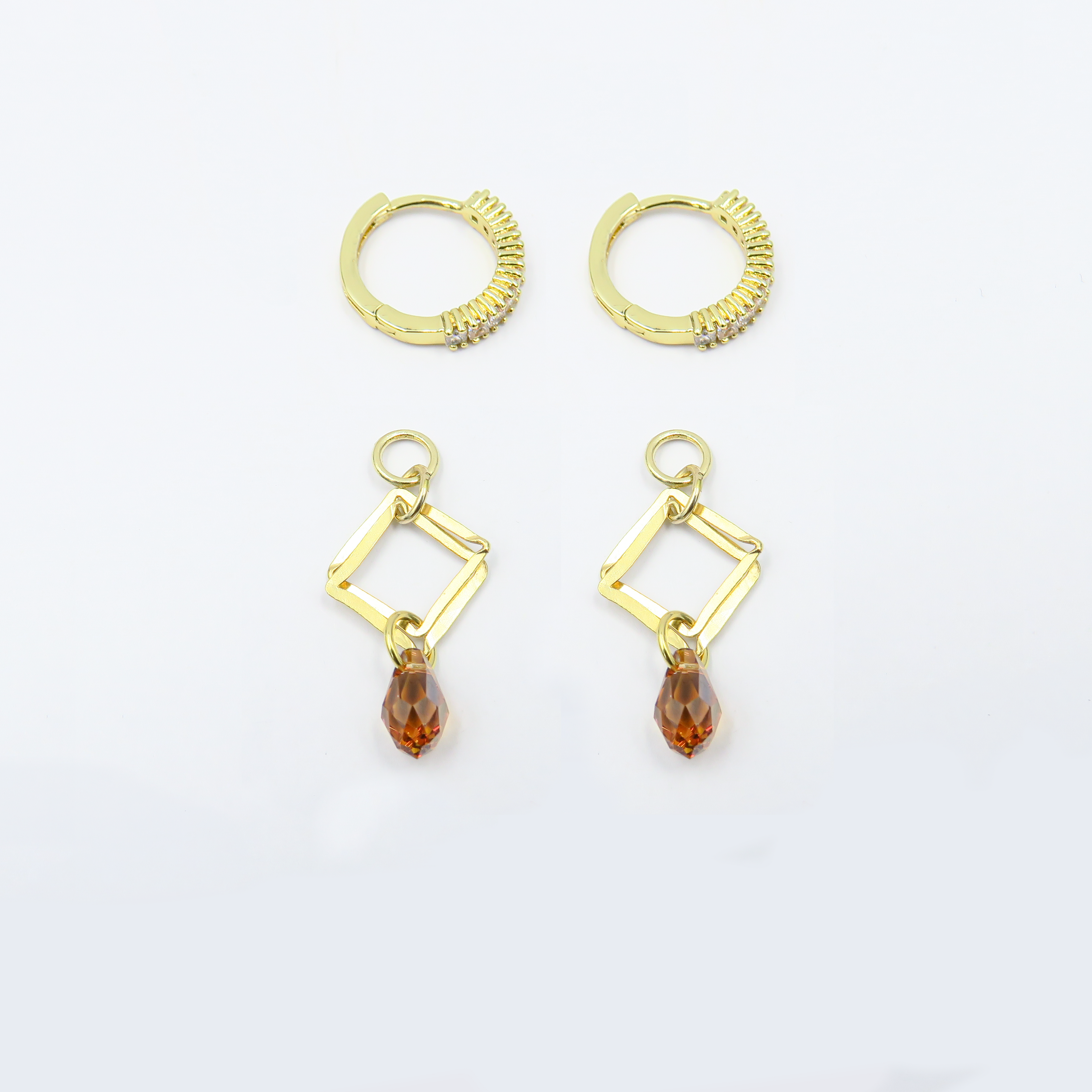 עגילים עם צ'ארים - טיפה