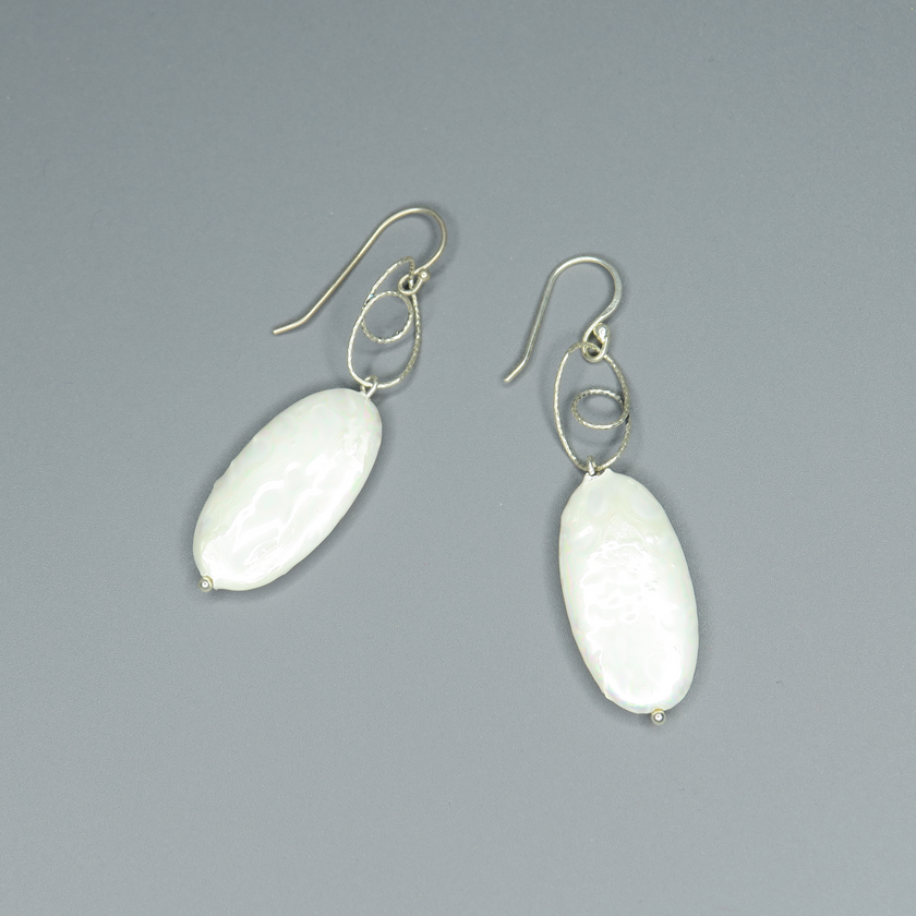 Silver earrings with oval pearl