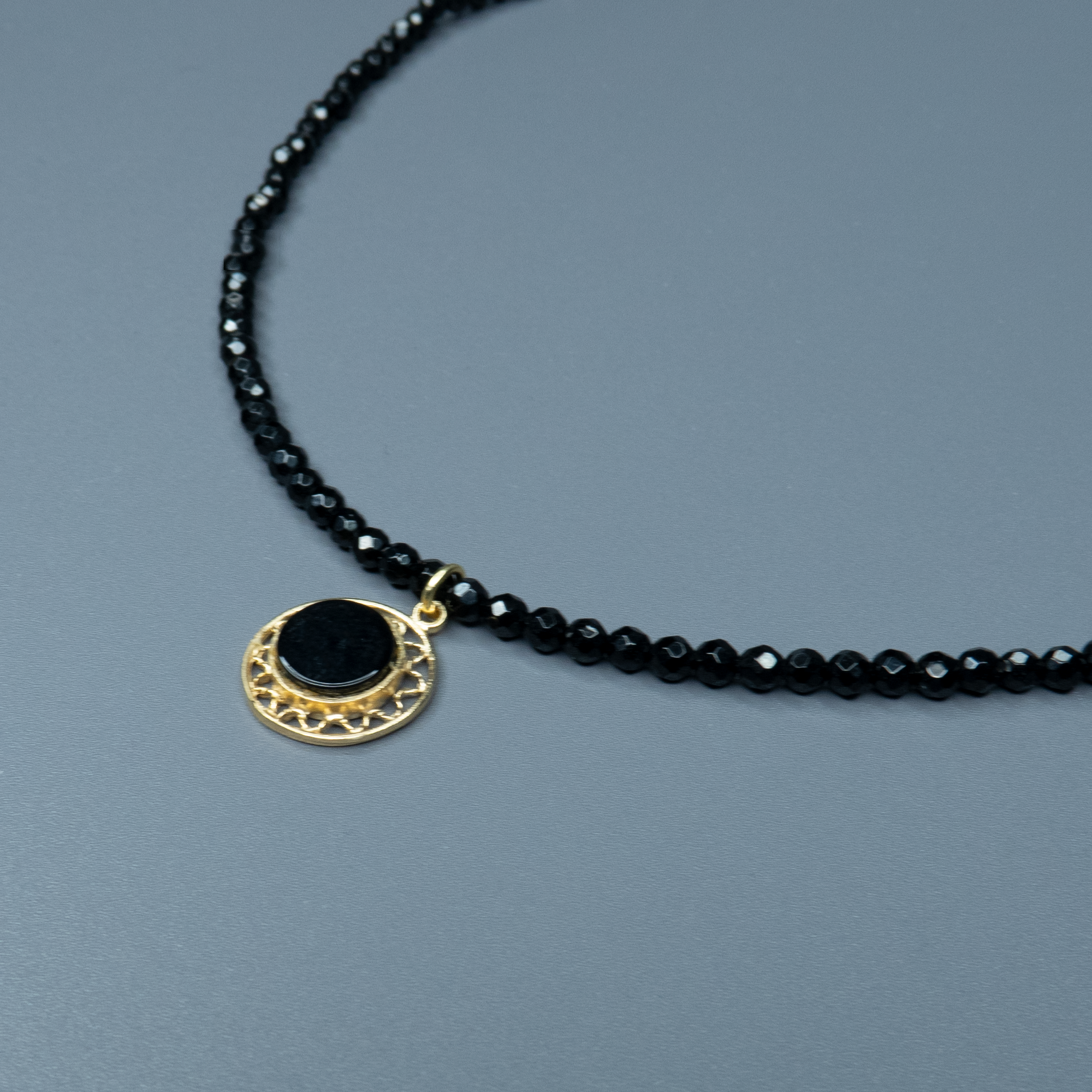 שרשרת עם תליון אניקס