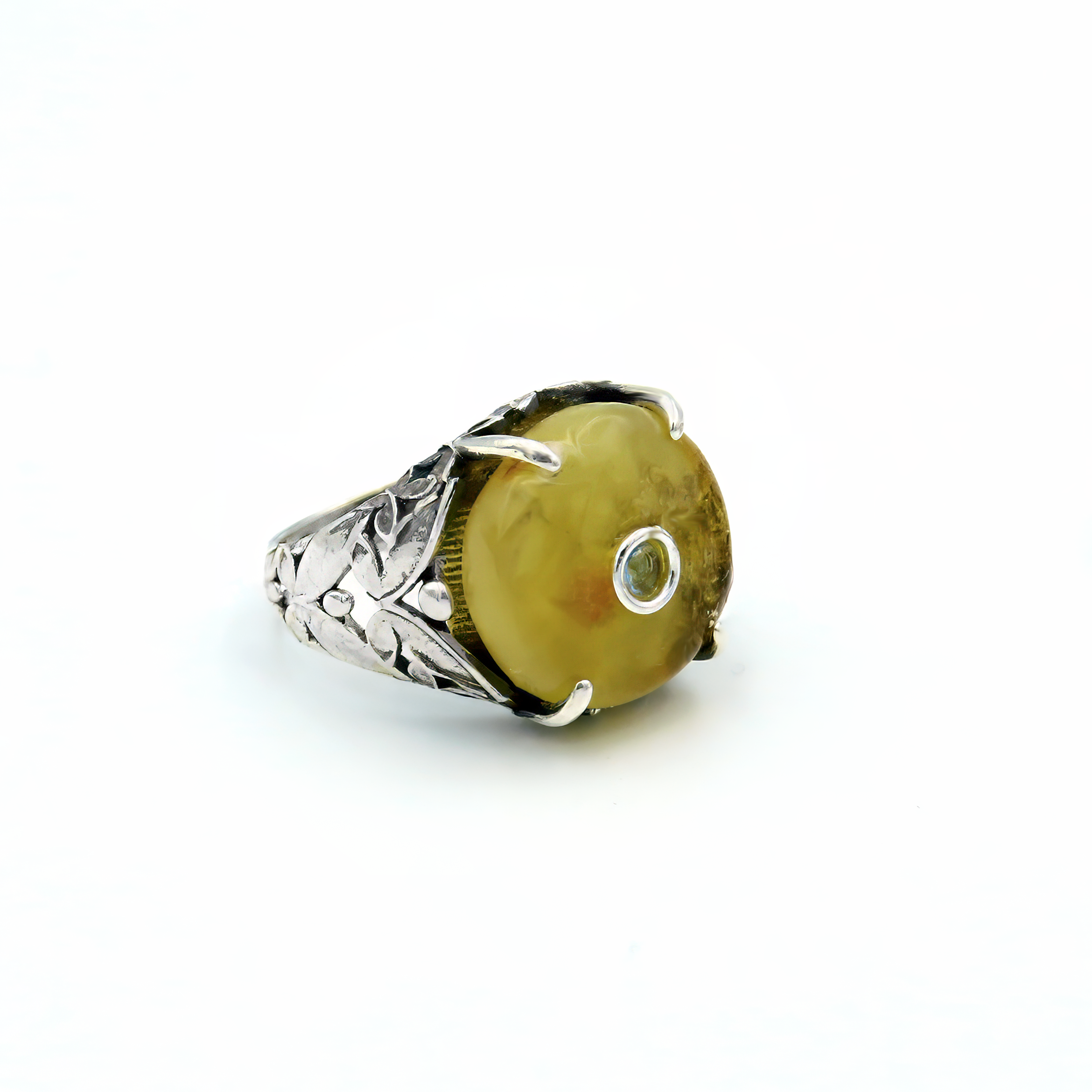 טבעת כסף בשלוב אבן ענבר ואופל