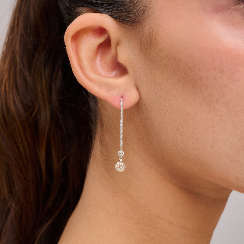 עגילי כסף אומגה מינימליסטיים – תכשיט יומיומי שמתאים גם לאירועים, עשוי מכסף סטרלינג 925, בעיצוב נקי ואלגנטי. מושלם לאוהבות תכשיטים ללא קישוטים, עם מראה קלאסי שמתאים לכל גיל. עיצוב נצחי שמתחבר לכל סגנון לבוש – ממודרני ועד על-זמני.

