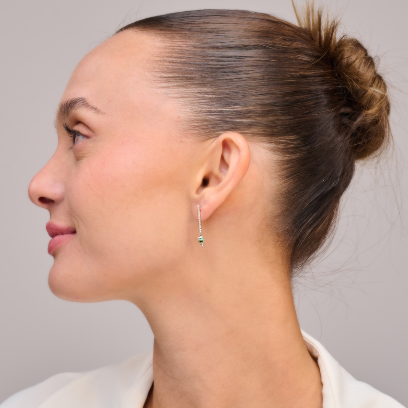 עגילים יוקרתיים מזהב 14K עם טורקיז – שילוב קלאסי בעל ניחוח בוהו-שיק מדויק. האבן הטבעית מוסיפה מגע של ים ושמים, והזהב משלים את המראה בזוהר על-זמני. עגילים שמתאימים לכל גיל ולכל אישה שמעריכה איכות, צבע ונוכחות מעודנת. תכשיט שמהווה הצהרה שקטה של סגנון וטעם אישי.

