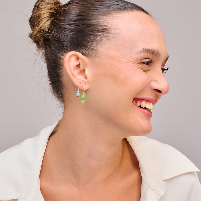עגילים מכסף סטרלינג 925 עם אופליט ירוק – תכשיט מרגיע, נשי ומלא שיק. האופליט הירוק מוסיף צבע מרענן ותחושת טבעיות, בעוד העיצוב הנקי נשאר עדכני ועל-זמני. מתאים לנשים שמחפשות מראה נקי עם טוויסט צבעוני. מתנה מעולה ליום הולדת או סתם כפינוק לעצמך.

