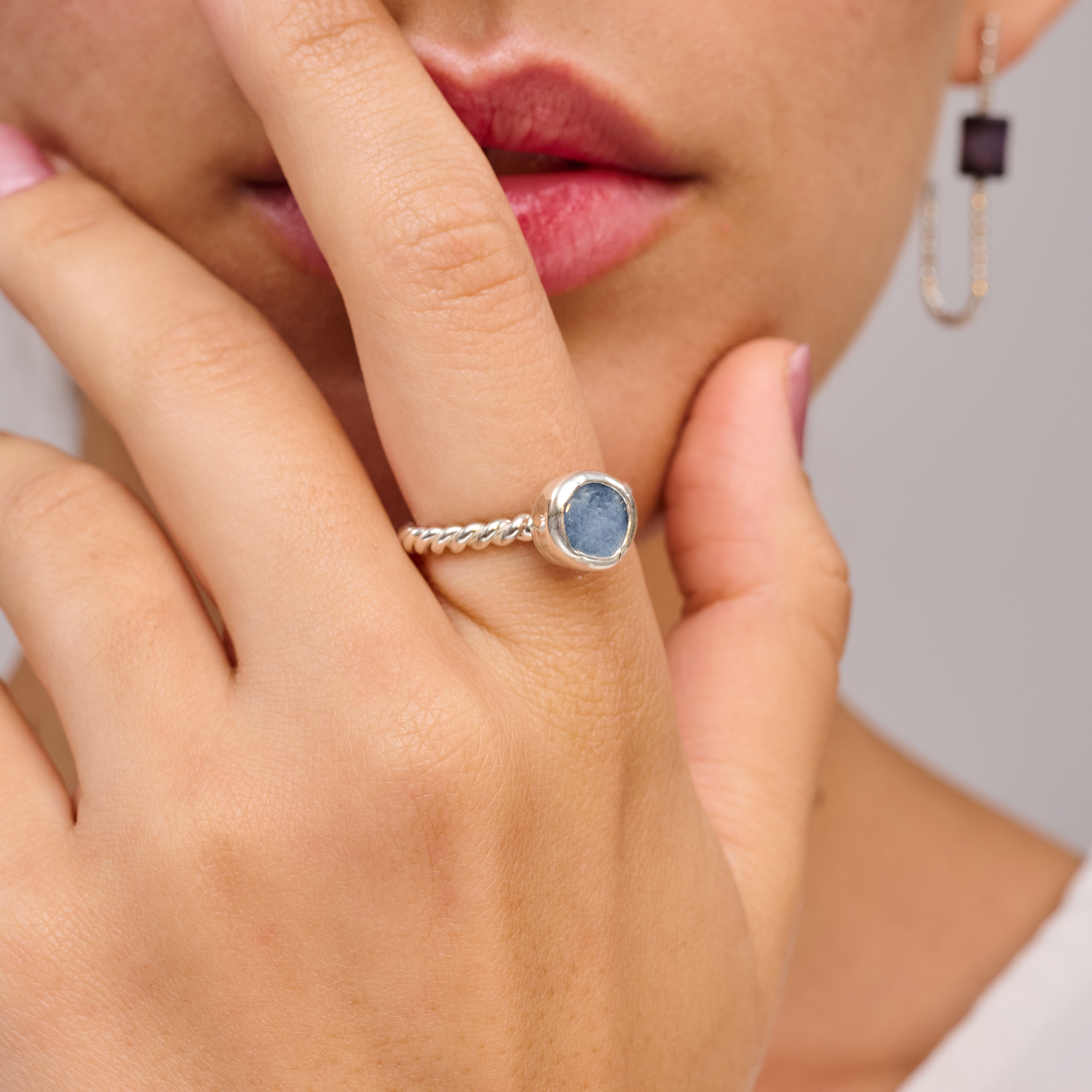 טבעת כסף עם טנזנייט