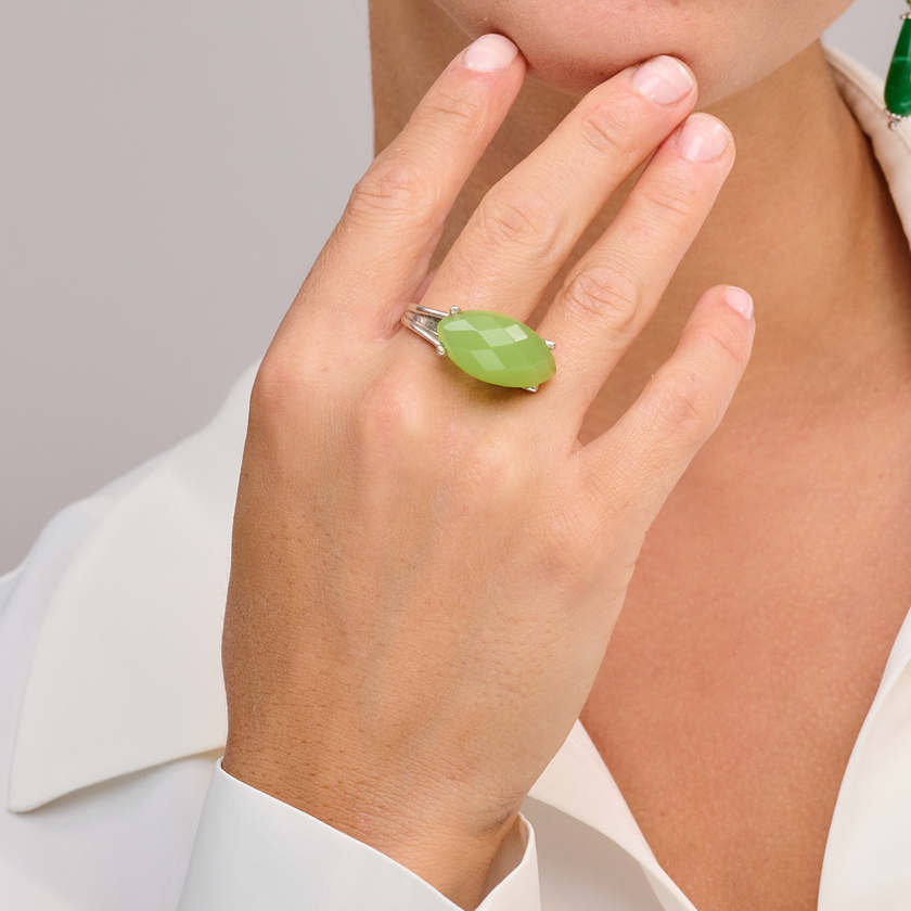 טבעת כסף משולבת עם אופליט בגוון של ליים