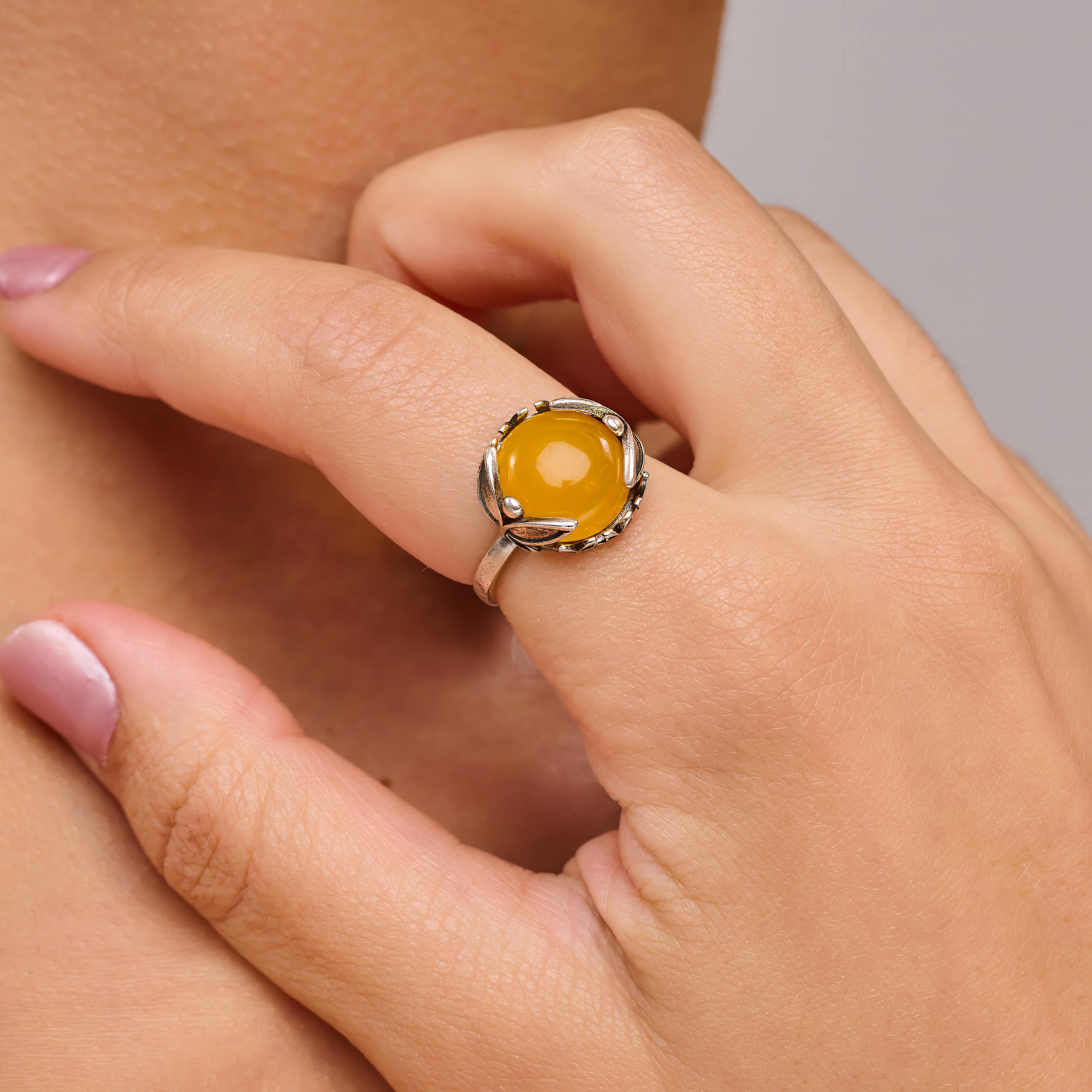 טבעת כסף בשלוב אבן אגת צהובה