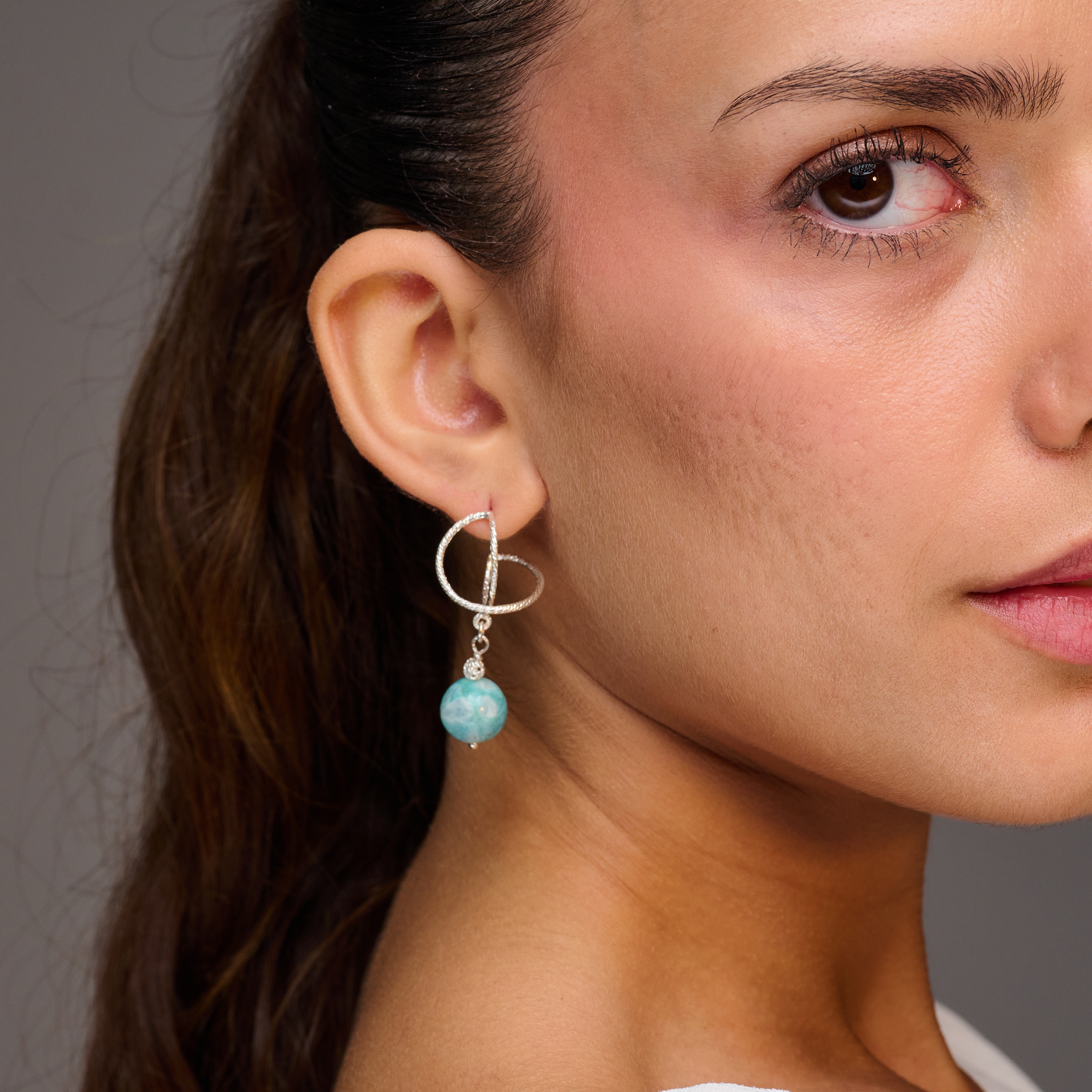 עגילי כסף אומגה עם אמזנייט