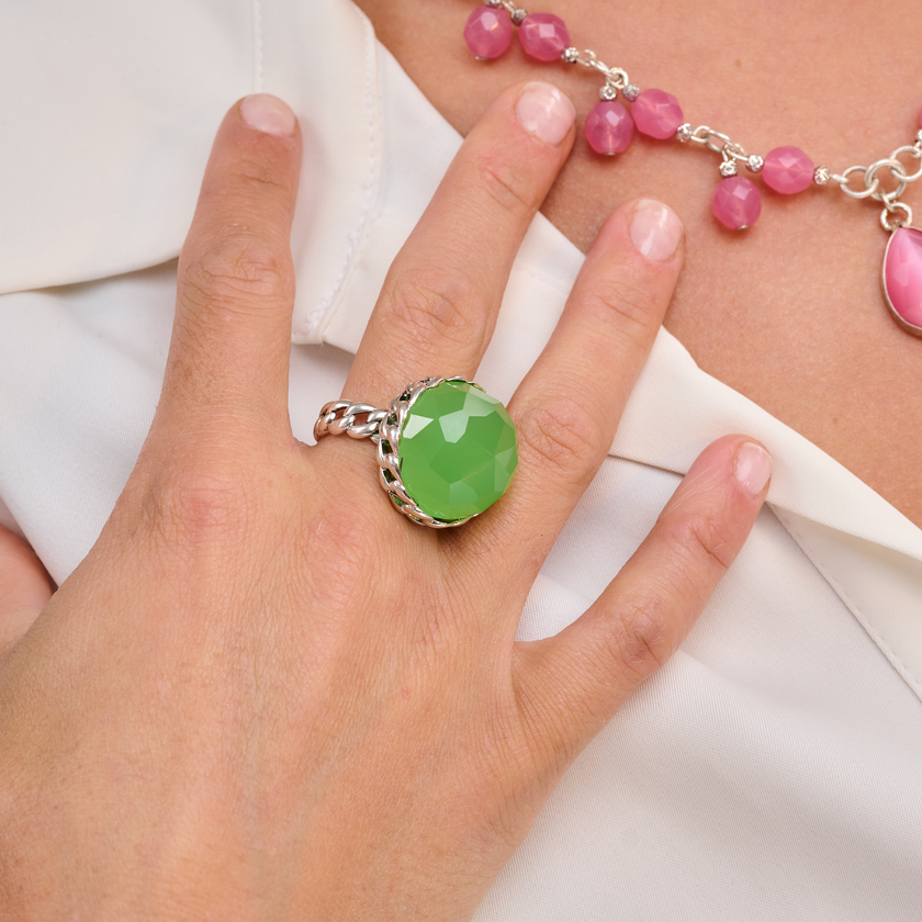 טבעת כסף מיוחדת עם אופליט בגוון ירוק עמוק