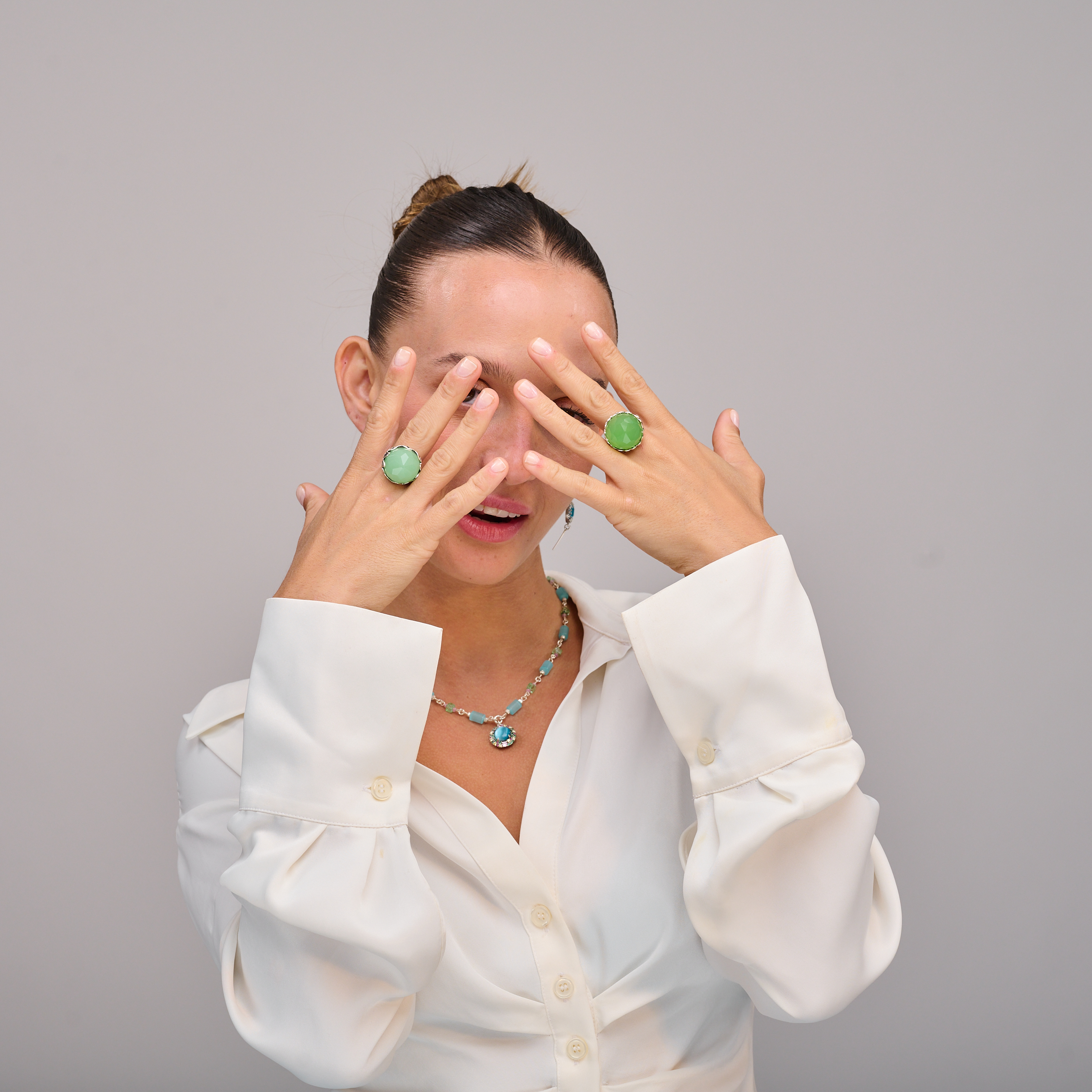 טבעת כסף מיוחדת עם אופליט בגוון ירוק עמוק