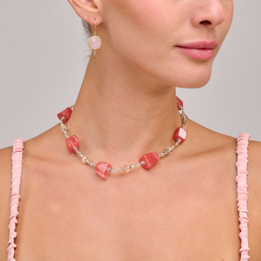 עגילים תלויים עם נוכחות שקטה, משובצים באבן אופליט בגוון ורוד חלומי – הבחירה המושלמת לנשים שאוהבות סטייל רך, מרגיע ואלגנטי. תכשיט שמתאים גם ליום וגם לערב.
#עגילי_אופליט #ורוד_חלומי #עגילים_מכסף_טהור #תכשיטים_אלגנטיים #עגילים_רכים #תכשיטים_בעבודת_יד
קיימת אפשרות ציפוי זהב