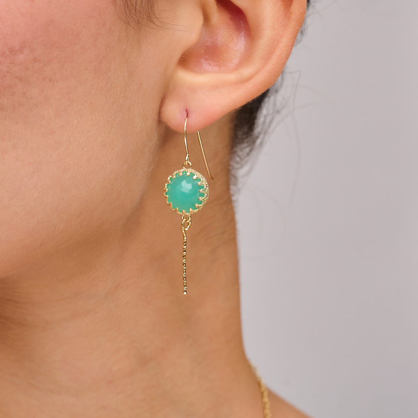 עגילים קלילים ואציליים עם אבן אופליט בגוון ירוק תפוח פסטלי – צבע שמחבר בין טבע לנשיות רכה. עגיל שמשדר רוך, רעננות וסטייל עם טוויסט מודרני – מושלם להשלמת מראה ייחודי.
#עגילים_ירוק_פסטל #אופליט_רך #עגילי_נשים_מיוחדים #סטייל_מודרני_ונקי #תכשיטים_עם_נשמה