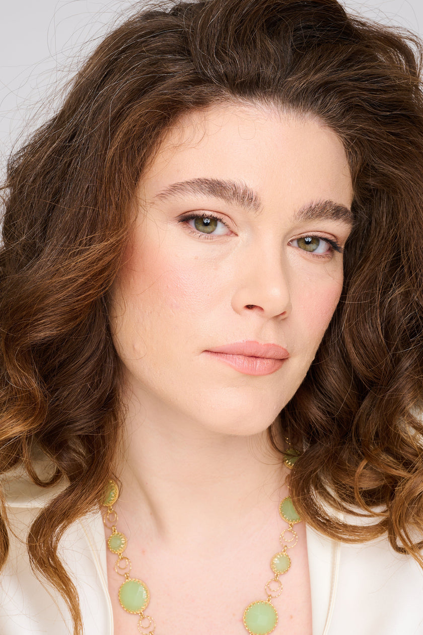 ענק כסף עם שילוב נדיר של גווני ירוק קריסטלי ועמוק, יוצר מראה חי ורענן. הענק משתלב בצורה נפלאה עם לוקים בוהו שיק, כפריים או קלאסיים.