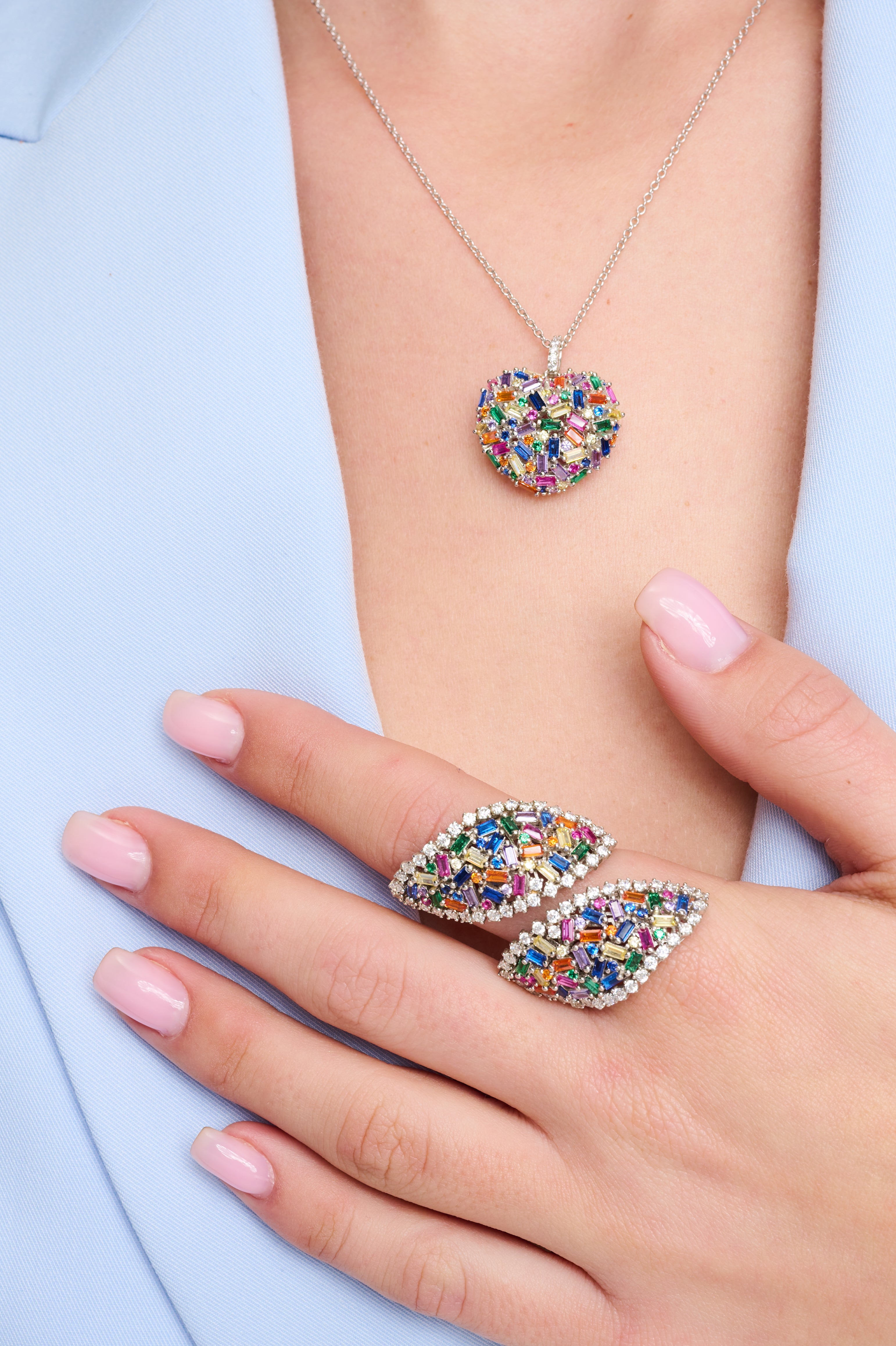 שרשרת כסף אמיתי עם תליון לב מולטיקולור – עיצוב נשי ומלא אור, מתאים לנערות ונשים שמחפשות תכשיט עדין עם אמירה.
#תכשיטעדין #שרשרתלב #מתנהלאמא #שרשרתכסףאמיתי #לבמולטיקולור #תכשיטייחודי #תכשיטיםבישראל
הטבעת להמחשה בלבד