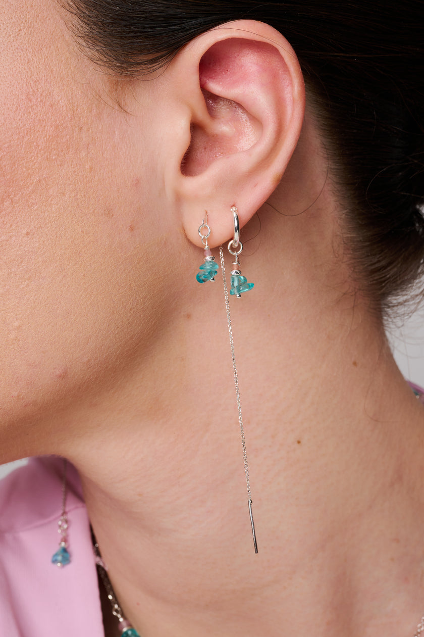 עגילי שרשרת בעבודת יד מכסף סטרלינג עם שילוב מרהיב של אפטייט בגוון כחול-ים וטורמלין ורוד עדין. תכשיט נשי וייחודי שמשלב בין אנרגיה מרגיעה לצבע מלא שמחה. העיצוב האלגנטי והזוהר מתאים לכל מראה – יומיומי או חגיגי. מושלם לנשים שאוהבות סטייל טבעי עם נגיעה צבעונית הרמונית ומדויקת.

המחיר מתייחס לעגילי שרשרת בלבד