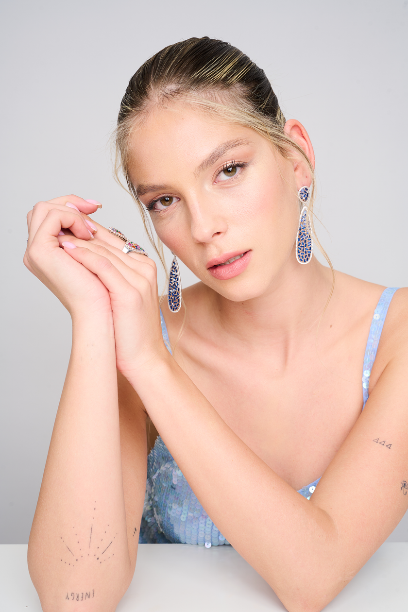 עגילי כסף ארוכים יוקרתיים עם קריסטלים בגווני ספיר