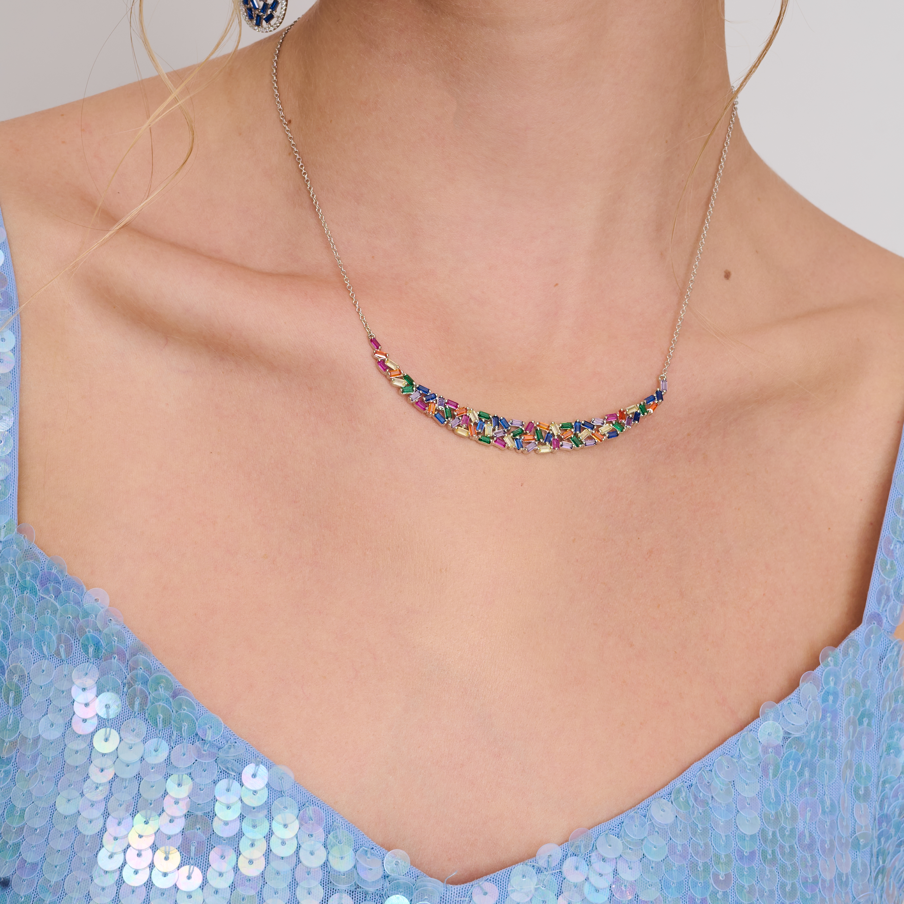 פריט חובה לאוהבות סטייל עם טוויסט – תליון לב צבעוני מרהיב שתופס את העין על שרשרת כסף קלאסית. מתאים גם לשכבת תכשיטים (layering).
#layeringstyle #תכשיטיםלאישה #שרשרתטרנדית #מתנהמושלמת #שרשרתלב