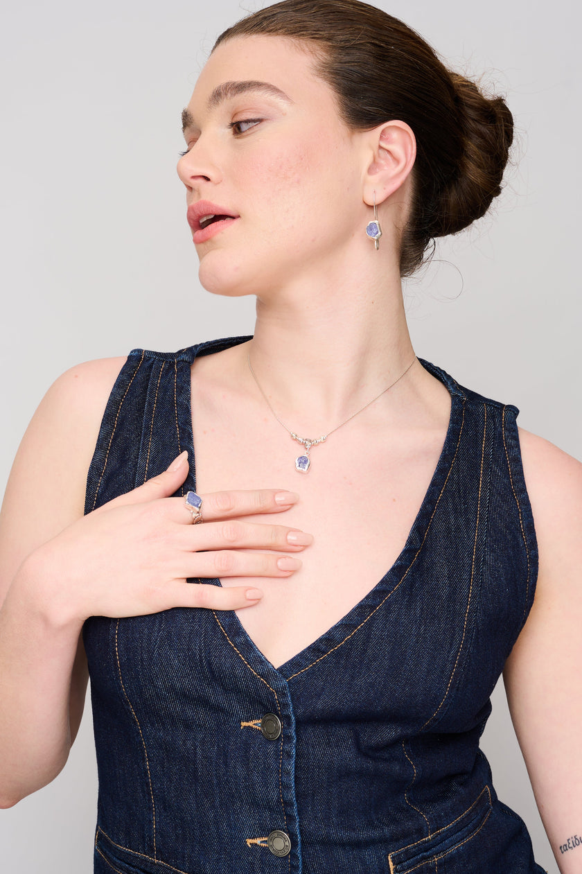 טבעת כסף עם טנזנייט בצורה גולמית