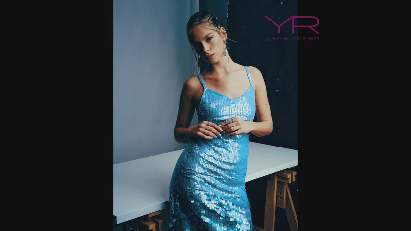 שרשרת כסף אלגנטית לנשים עם תליון לב משובץ אבני חן צבעוניות בגווני ורוד, כחול, ירוק וזהב – תכשיט מעודן שמשדר רוך, אהבה וסטייל מודרני. מושלם ללבוש יומיומי וגם לאירוע חגיגי.
#שרשרתכסף #תליוןלב #תכשיטאלגנטי #מתנהלאישה #אבניחן #לבמולטיקולור #סטיילנשי #אופנהישראלית