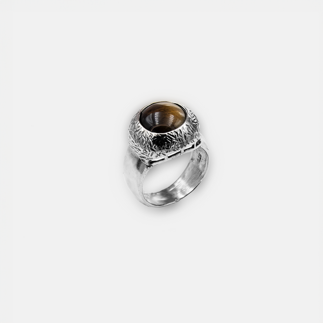 Silver ring with tiger eye