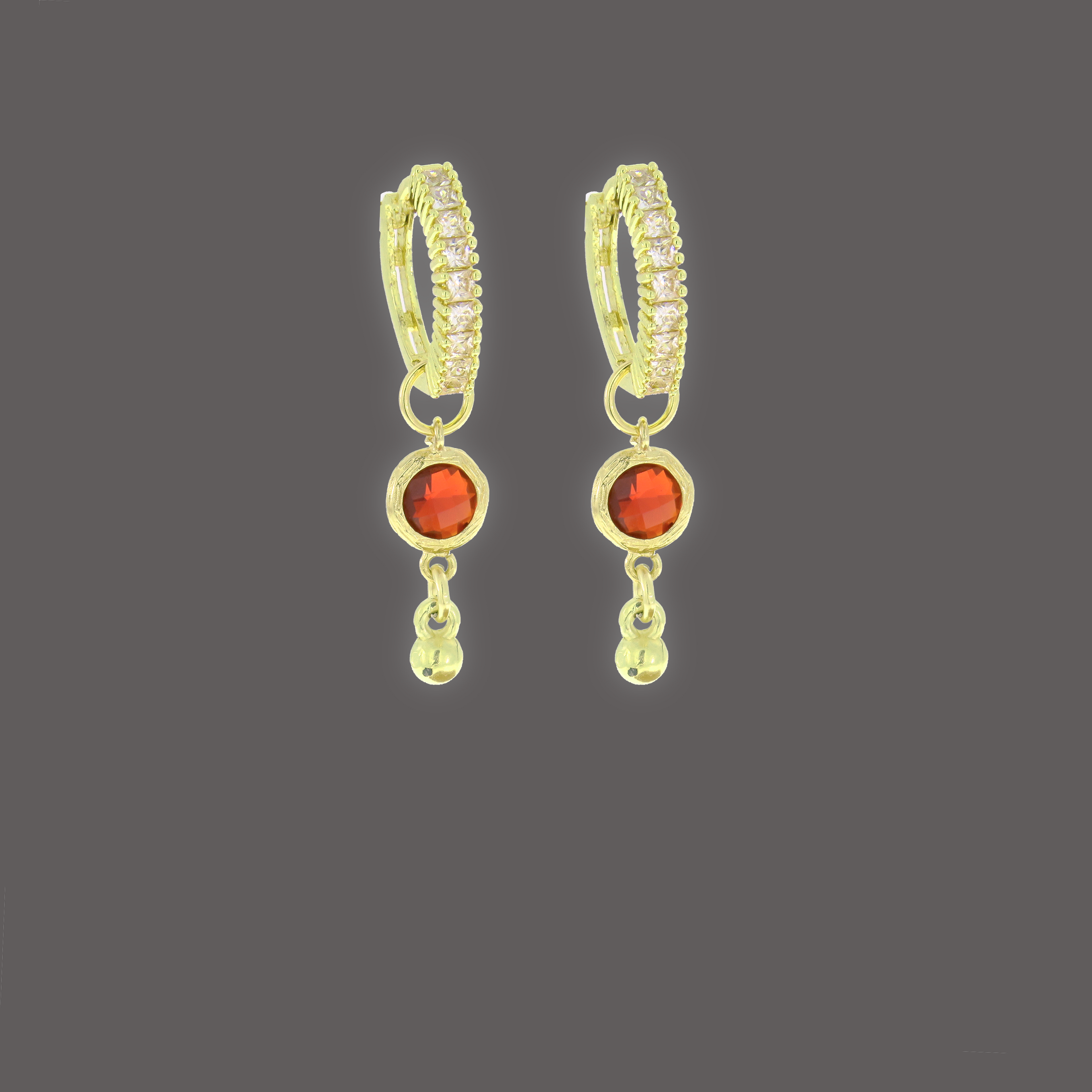 Hally עגילי חישוק עם צ'ארמים זירקוניה אדומים